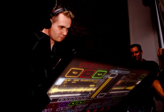 Smithson Martin Emulator DJ-Controller der Zukunft?