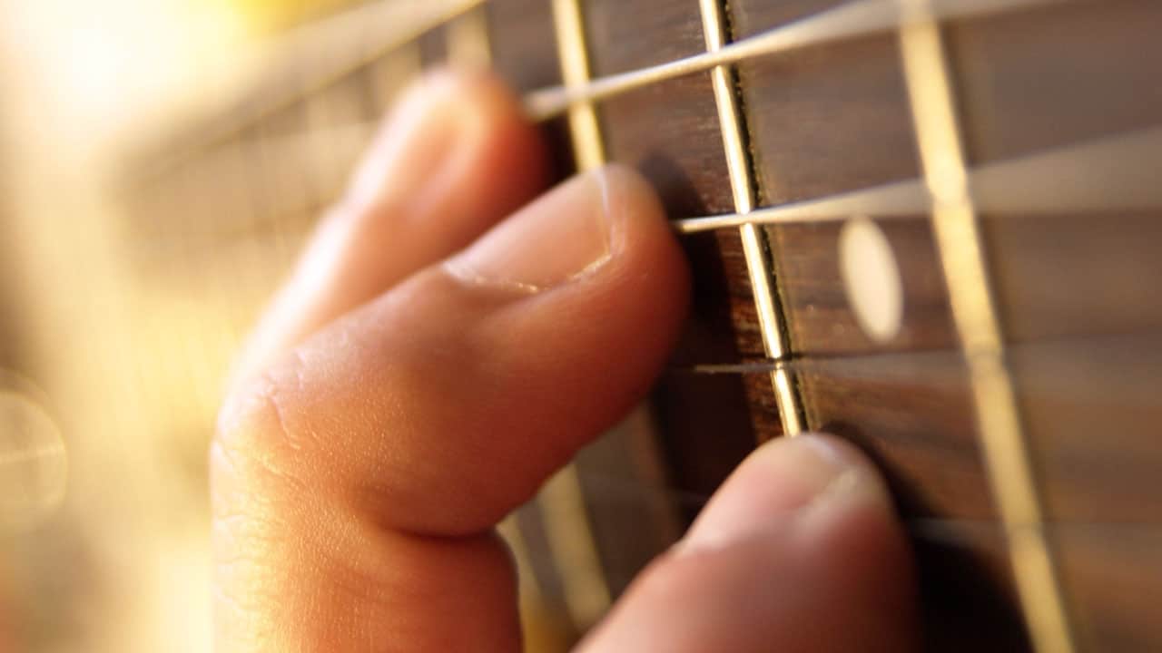 Gitarre stimmen Einfache Anleitung für Anfänger ⋆ delamar.de