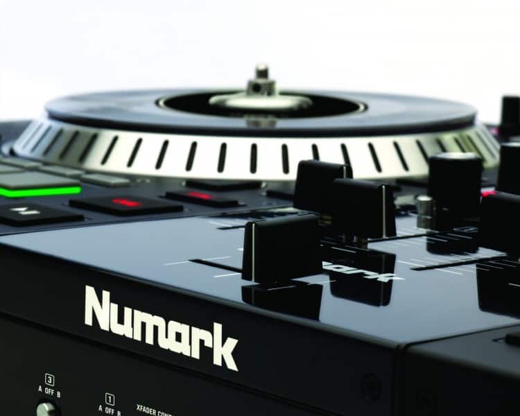 Numark NS7 II Review - Crossfader