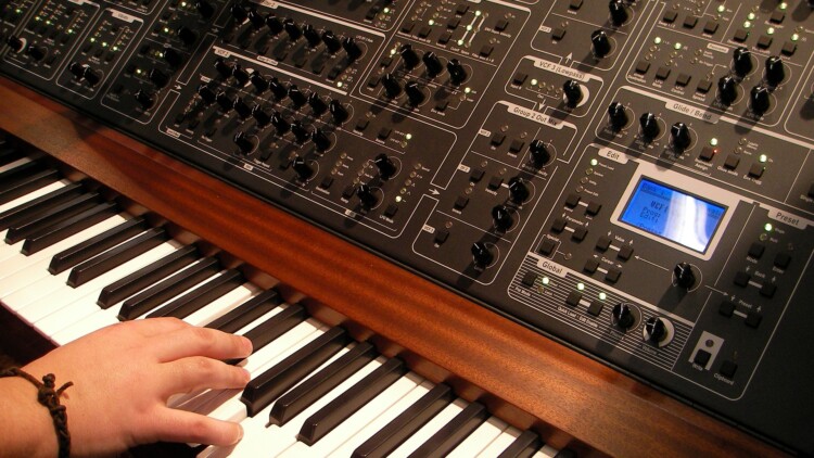 Hardware Synthesizer