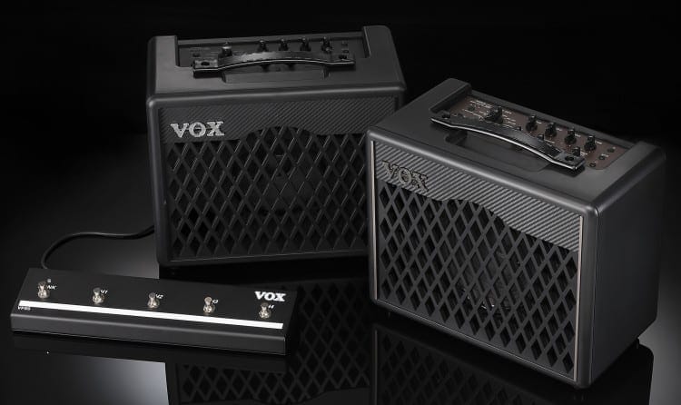 Vox VX Modeling-Combos: Die 15 Watt Variante links, 30 Watt rechts.