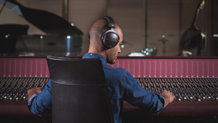 Praxisbericht beyerdynamic DT 1770 PRO: Für Aufnehmen & Abmischen gleichermaßen geeignet?