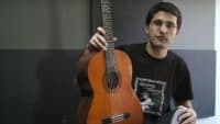 Tolgahan Çoğulu und seine mikrotonale Gitarre.