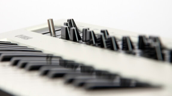 Synthesizer Strings kreieren: Sound Design Workshop mit dem Yamaha Reface CS
