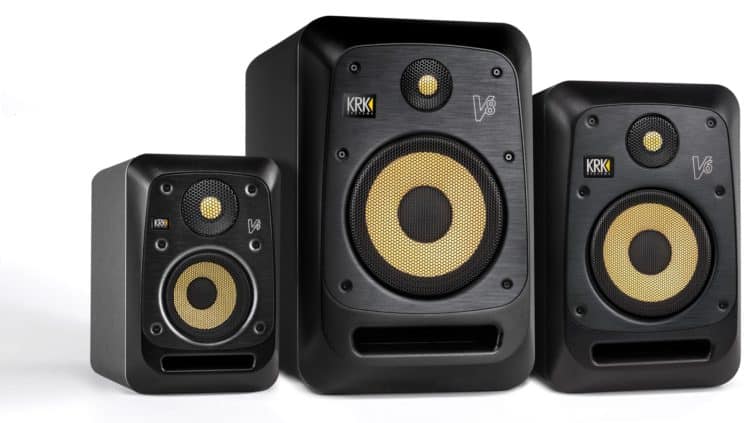 KRK V-Serie 4 mit montierten Schutzgittern