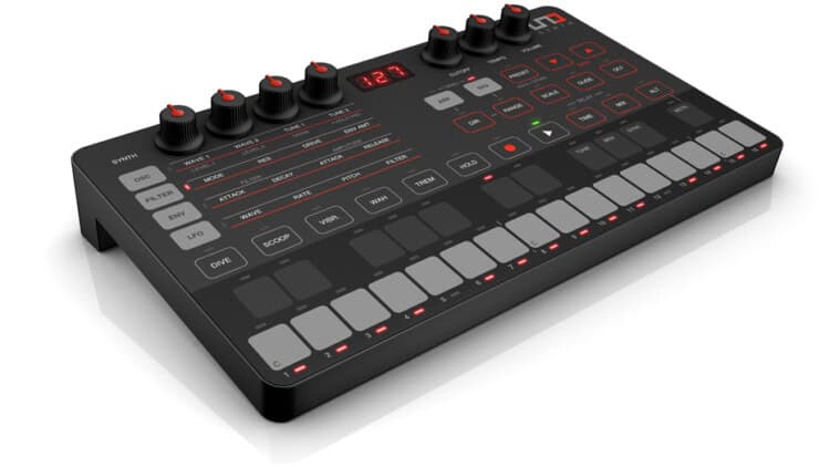 IK Multimedia UNO Synth