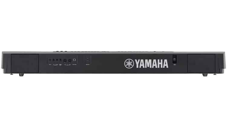 Yamaha P-255 Review: Rückseite mit Anschlüssen
