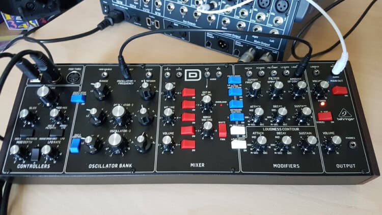 Behringer Model D Test -  Hoover FX