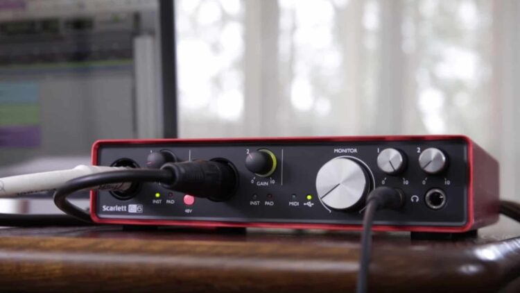 Focusrite Scarlett 2i2 2nd Gen USB Interface 01