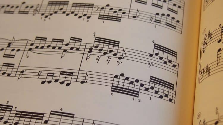 Einfache Klaviersongs zum Lernen