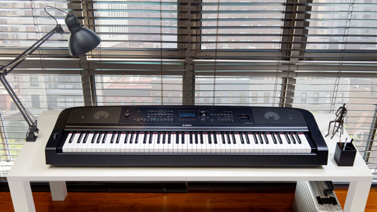 Yamaha DGX-670