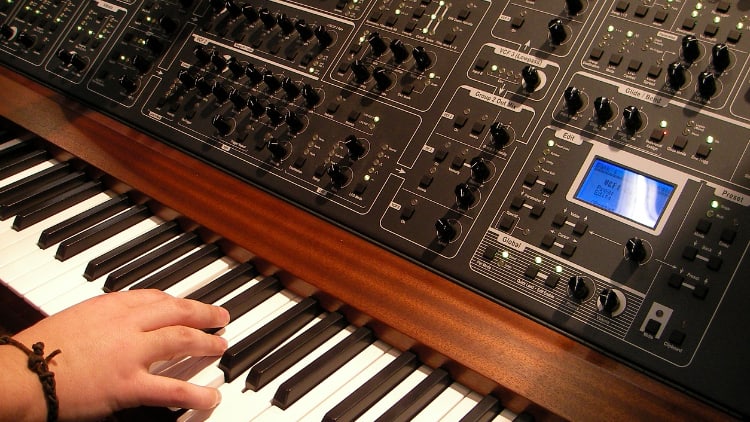 Synthesizer Tasteninstrumente