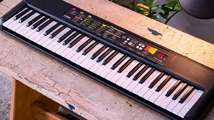 Yamaha PSR-F52 02