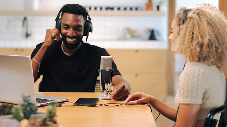 AKG ARA