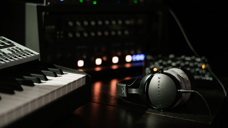 beyerdynamic DT 700 PRO X