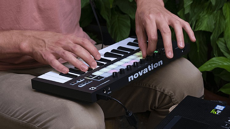 Controller Novation Launchkey Mini