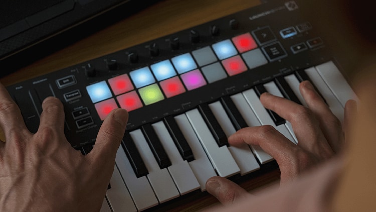 Der Novation Launchkey Mini MK3