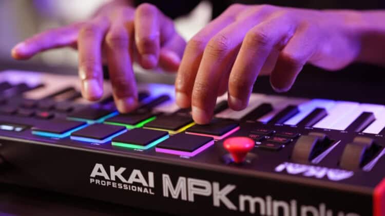 AKAI Professional MPK Mini Plus Test