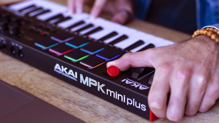 AKAI Professional MPK Mini Plus Test